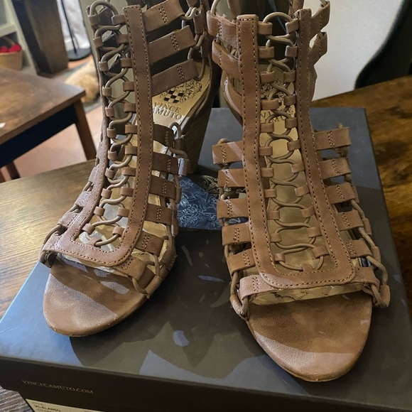 Vince Camuto Elanso Sandel in Taupe size 7.5 - Picture 3 of 6